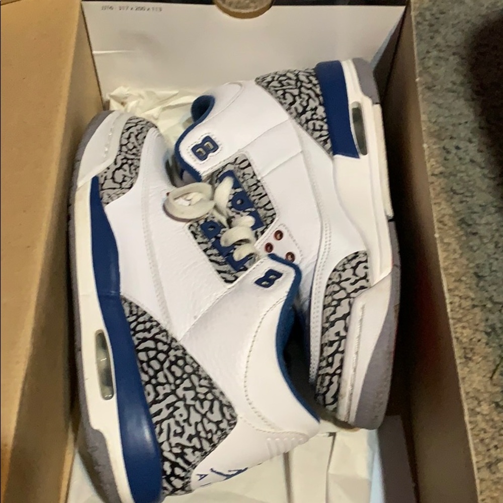 Air Jordan retro threes “true blue” size 4